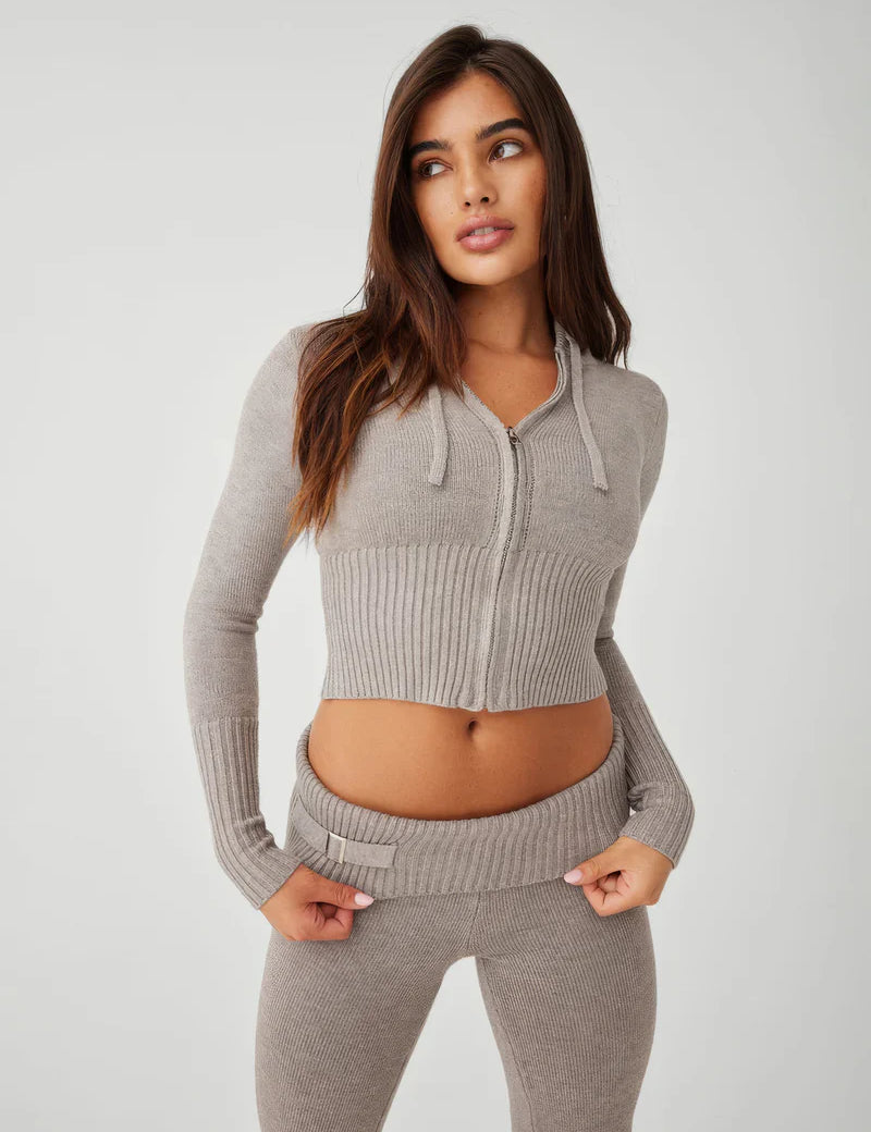 5grey.webp